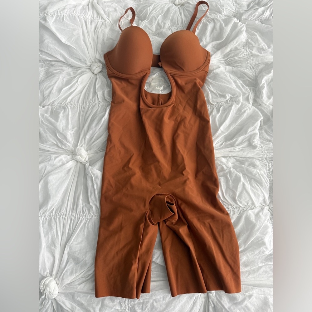 SKIMS Deep Plunge Mid Thigh BodySuit XS